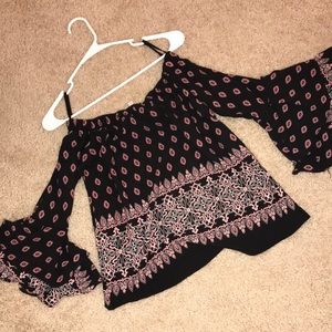 Black and fucsia off-shoulder blouse